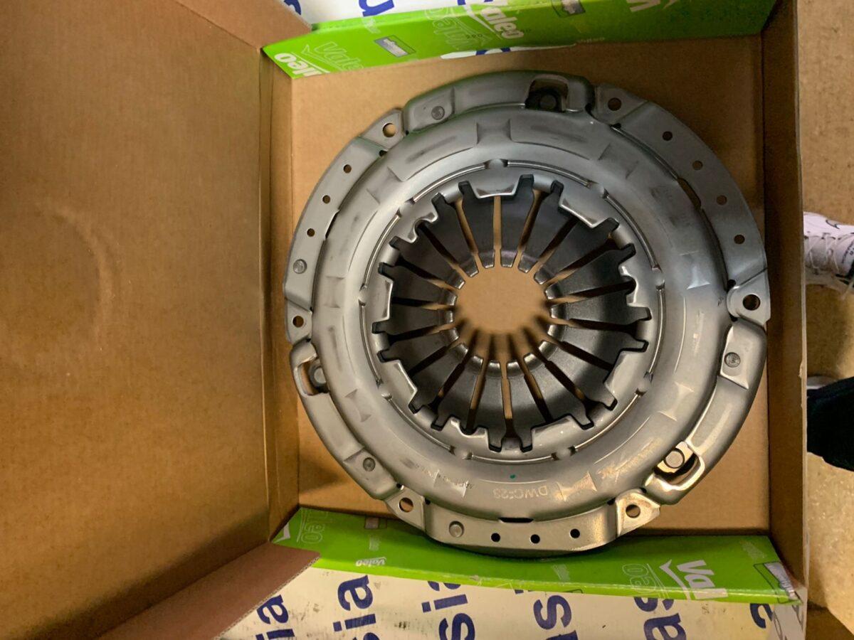 Корзина сцепления Daewoo Nexia 1,6 Dohc, Aveo 1,4 Dohs, Lacetti 1,6 Dohs не ровная диам. 216 мм. Корзина сцепления Daewoo Nexia 1,6 Dohc, Aveo 1,4 Dohs, Lacetti 1,6 Dohs не ровная диам. 216 мм.