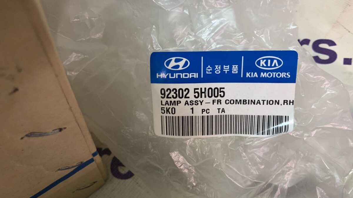 Указатель поворота HYUNDAI HD65,72 левый С/О OE Указатель поворота HYUNDAI HD65,72 левый С/О OE