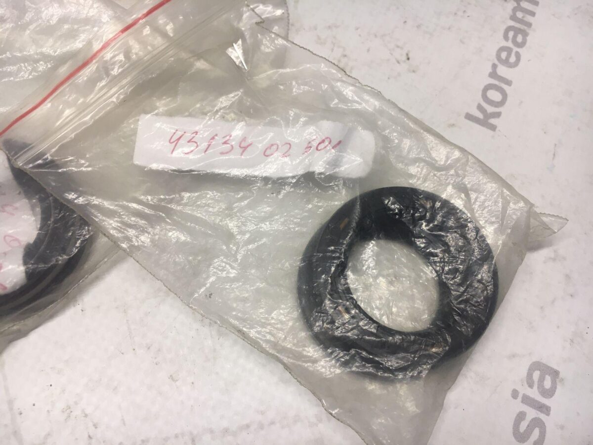 Сальник первичного вала КПП Hyundai Starex Grand Сальник первичного вала КПП Hyundai Starex Grand